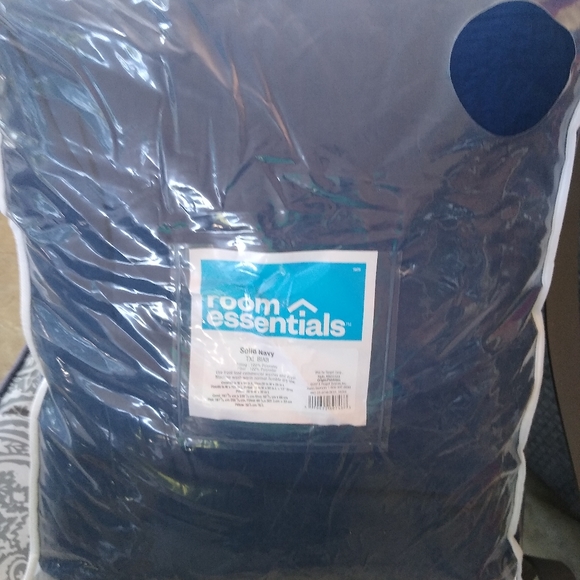 Room Essentials Other - Room Essential twin/XL comforter with pillowcase